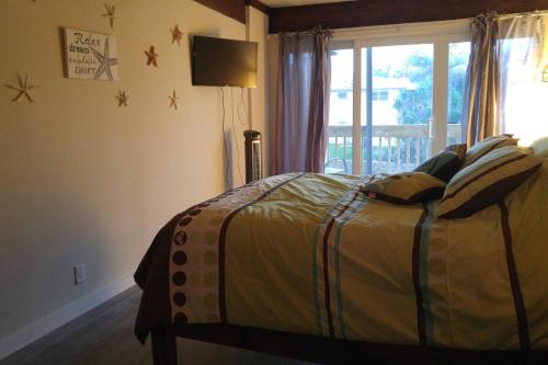Rustic meets beachy in Wilton Manors! - image 5