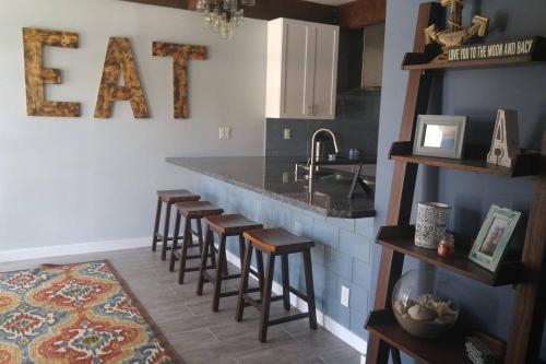 Rustic meets beachy in Wilton Manors! - image 7
