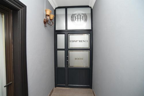 Halfway House Hotel Halfway House Hotel