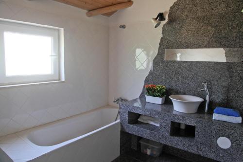 Bathroom, Quinta Teresinha in Estombar