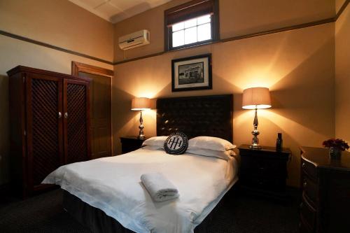 Halfway House Hotel Halfway House Hotel