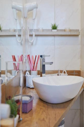 Leone X Guest House - image 14