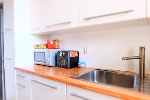 Luz do Rio near Nemzeti do Azulejo Múzeum