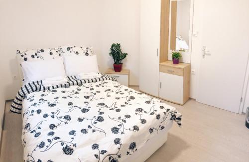 LINA ROOMS - main image