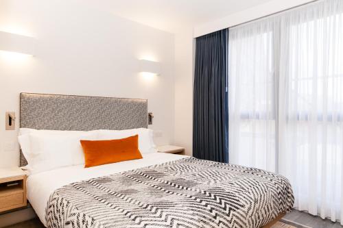 Rockwell East-Tower Bridge - image 4