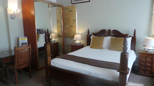 The Peacock Townhouse Hotel Kenilworth - Warwick Room Type - Superior Deluxe Double Room 