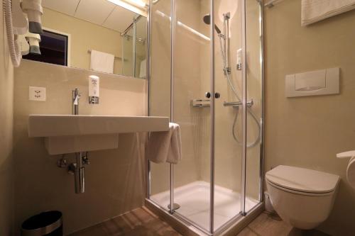 Twin Room with Balcony and Lake View
