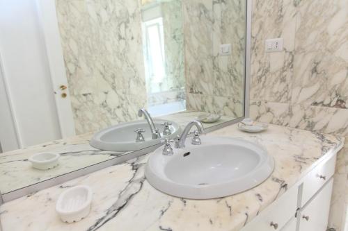 Family House - by Vacation Service - image 3