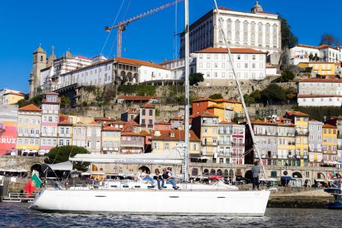  Life Aboard a Sailboat in Vila Nova de Gaia