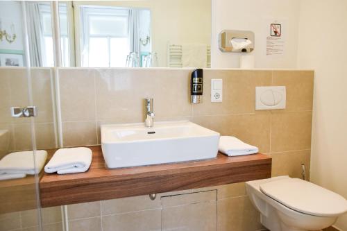 Standard Double Room with Private Bathroom image 1