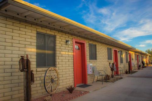 Stagecoach Suites - image 3