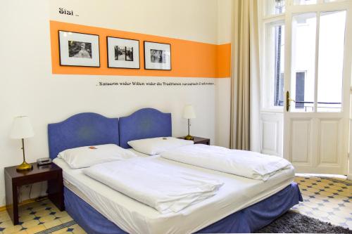Standard Double Room with Private Bathroom image 6
