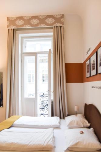 Grand Double Room with Private Bathroom image 4