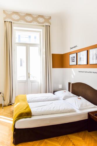 Grand Double Room with Private Bathroom image 8