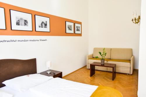 Grand Double Room with Private Bathroom image 6