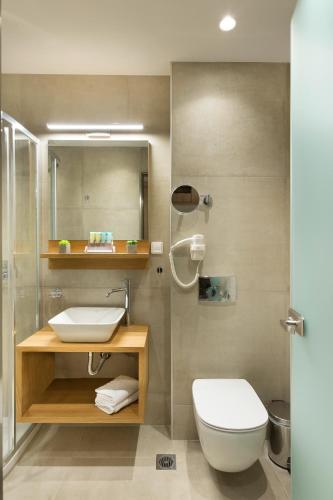 Jason Inn - main image