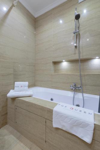 The Queen Luxury Apartments - Villa Carlotta - image 3