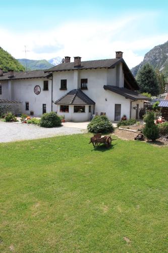 Exterior view, Lu Garun Rus in Valdieri