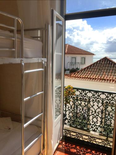 Alfama Patio Apartments - image 10