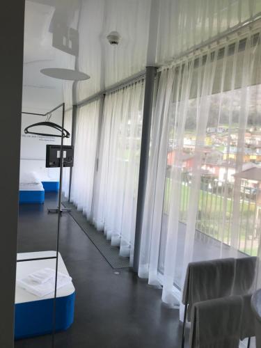 Chromotel - image 2