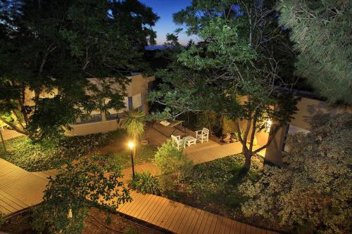 정원, 바박파 홀리데이 홈 (Barbakfar Holiday Home) in 샤로나