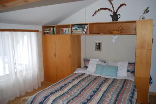 Queen Room with Single Bed