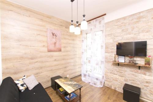 Studio Standard image 2