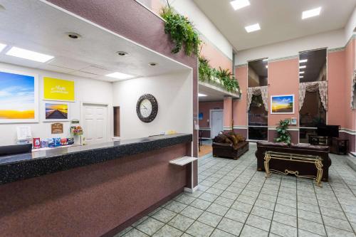 Days Inn & Suites by Wyndham Port Richey