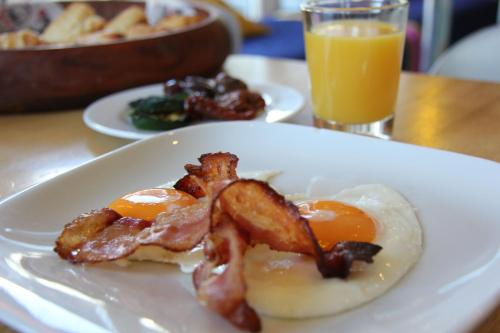 Food and beverages, ADAPT APARTMENTS BERLIN - Adlershof near Artemis