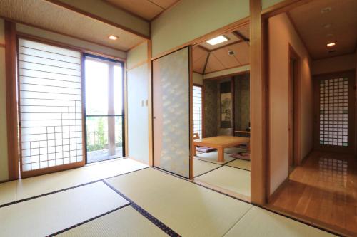 Ryokan Otsukien Ideally located in the Kumamoto area, Ryokan Otsukien promises a relaxing and wonderful visit. Offering a variety of facilities and services, the property provides all you need for a good nights slee