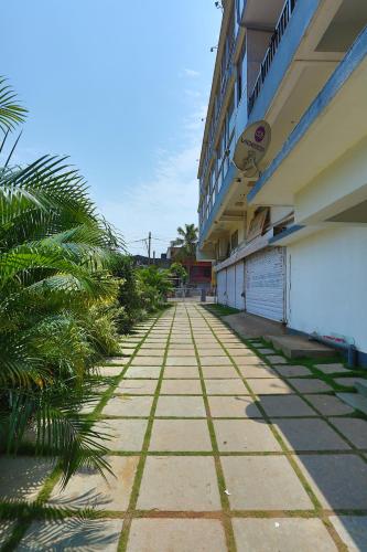 Entrance, Motel La Grandeur in Mapusa