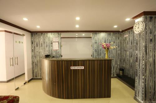 Lobby, Motel La Grandeur in Mapusa