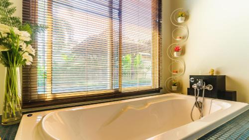 Villa Iwa by Tropiclook ( Villa Iwa by Tropiclook )