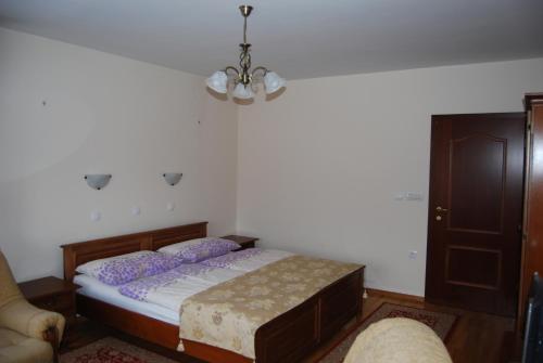 One-Bedroom Apartment with Balcony