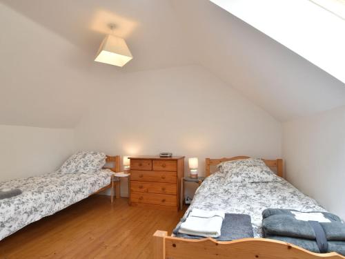 Elegant Cottage in MaÃ«l-Carhaix Brittany with garden gîte à louer Keroguiou