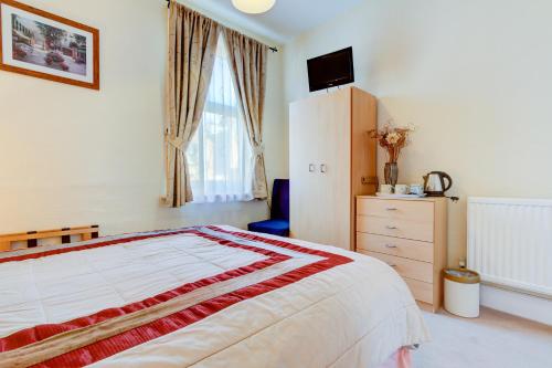 Dolphin Guesthouse - image 4