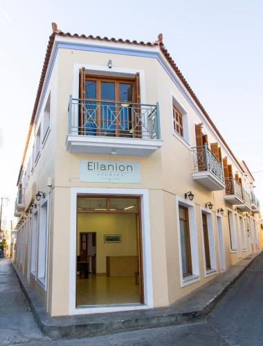  Ellanion Studios, Ägina Stadt bei Skala