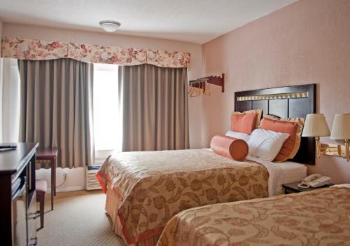 Harborview Inn & Suites San Diego Harbor Room Type - Queen Room with Two Queen Beds