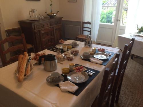 餐飲選擇, 卡於扎克修道院住宿加早餐旅館 (L'Ancien Couvent Cahuzac) in 卡斯蒂洛內
