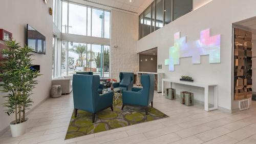 Bar/lounge, LEXEN HOTEL - NORTH HOLLYWOOD NEAR UNIVERSAL STUDIOS in Burbank