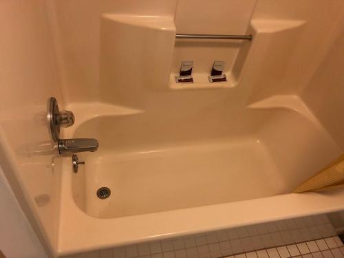 Denison Inn & Suites - image 3