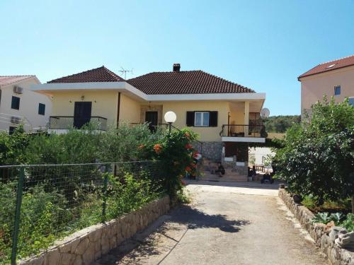 Apartments Fran in 21463 Vrboska