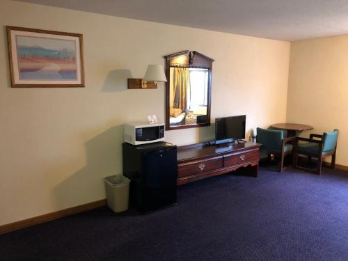 Denison Inn & Suites