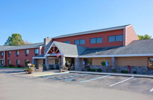 AmericInn by Wyndham Menominee - Hotel