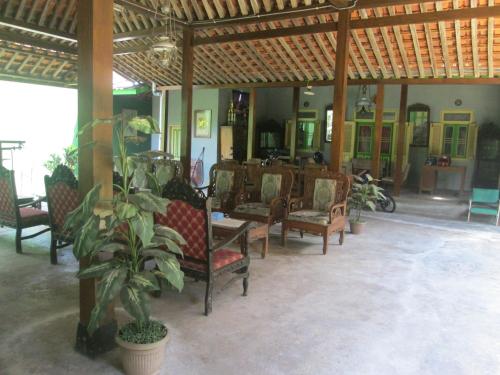 Pendopo Kayuwanan Homestay Syariah