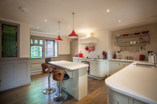 Ludlow - Linnet House - Well Presented Townhouse With Parking - Perfect Location For Exploring On Foot, Sleeps Up To 8 Guests - Hosted by RENTMYHOUSE