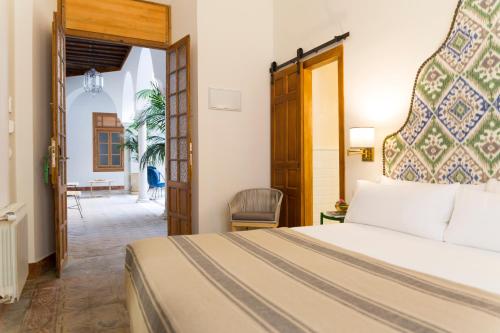 Standard Double Room image 3