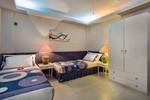 Two-Bedroom Apartment image 5