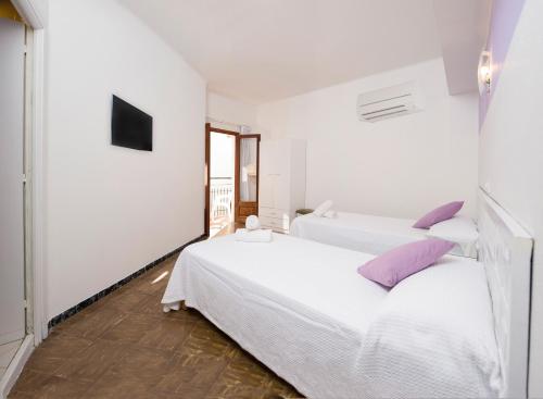 Hostal Alicante Room Type - Queen Room