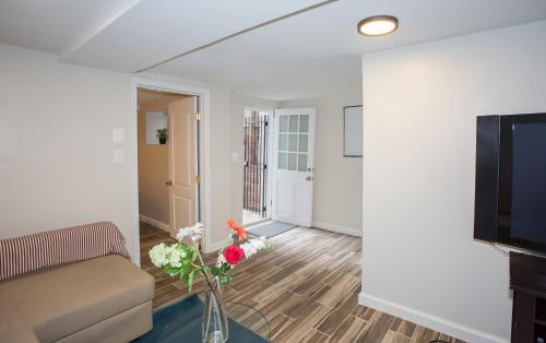 2 Full Bedrooms Basement Apt; 3-Min Walk To Petworth Metro; in Washington, USA